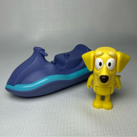 Bluey Family & Friends Action Figure Accessories JET SKI Water Toy & Lucky Lab - Picture 1 of 8